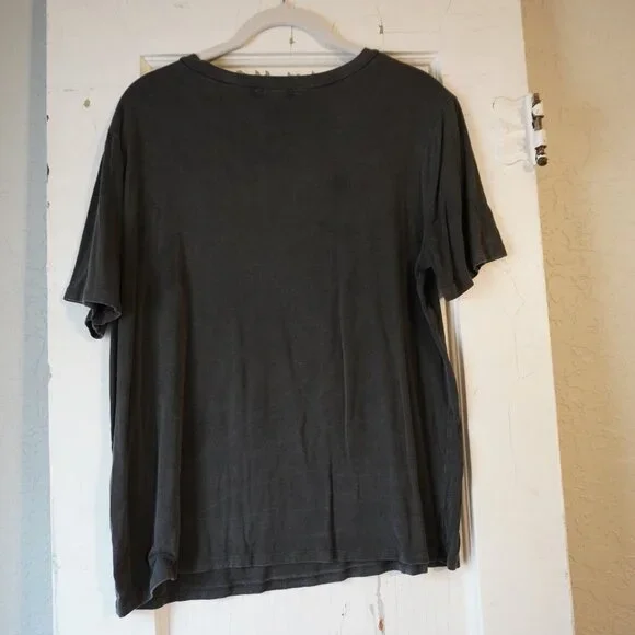 Never Stop Dreaming Graphic Tee Size XL - Picture 4 of 6